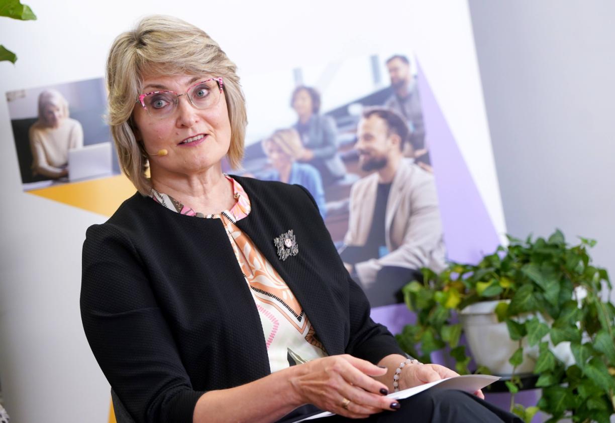 Elīna Purmale-Baumane: Kad beidzam mācīties, sākam atpalikt – kāpēc pieaugušajiem jāmācās?