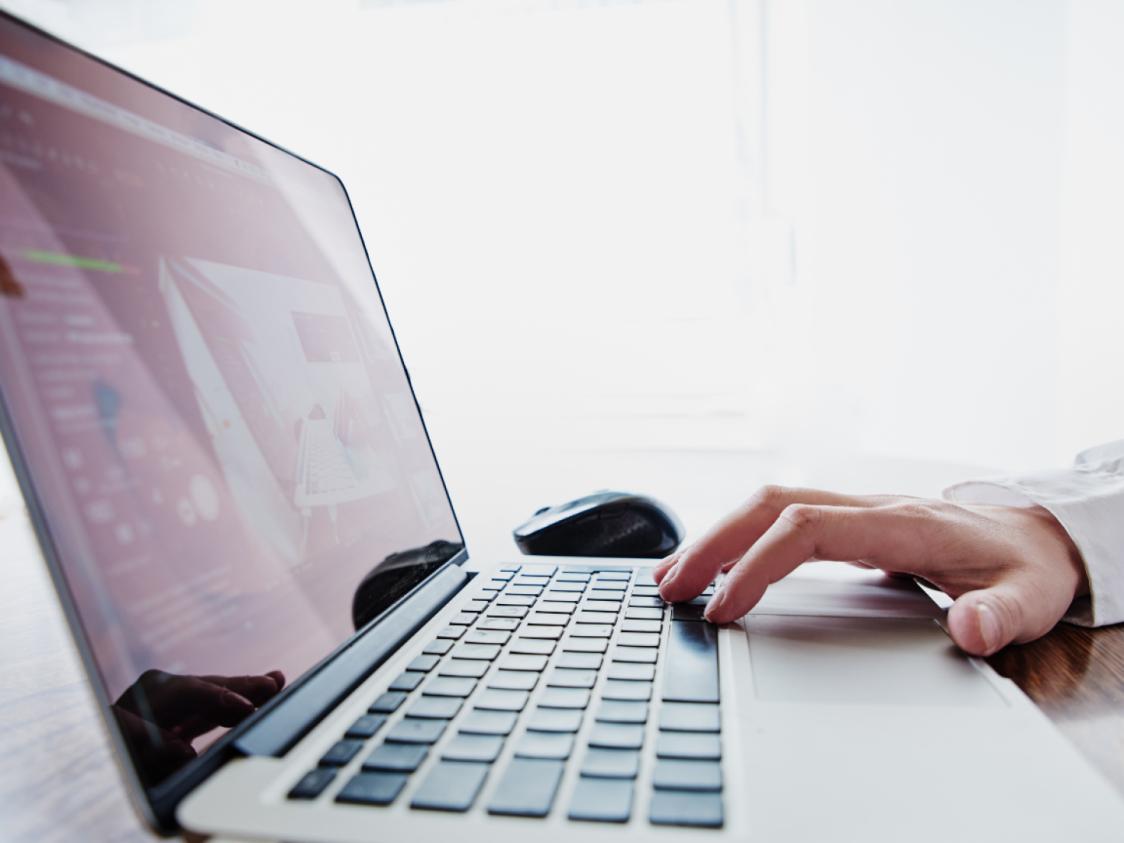 Izglītības iestādes aicina pieteikties izglītības programmu īstenošanai projektā “Mācības nodarbinātajiem”